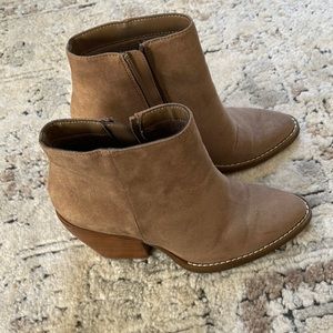 Steve Madden Taupe boots